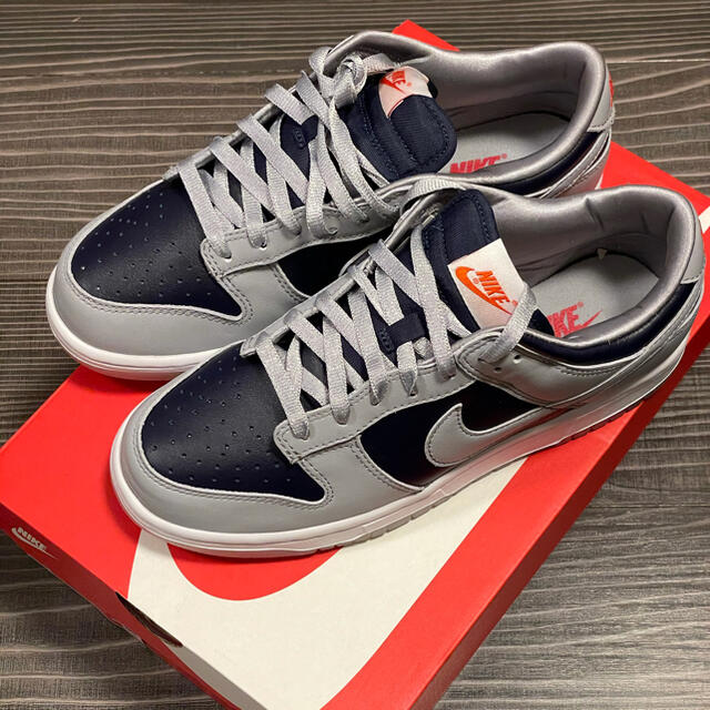 NIKE(ナイキ)のNIKE WMNS DUNK LOW  college navy 27センチ メンズの靴/シューズ(スニーカー)の商品写真