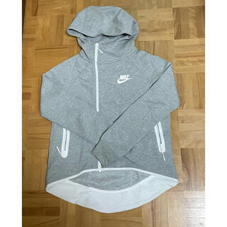 ナイキ(NIKE)のNIKE パーカー(パーカー)