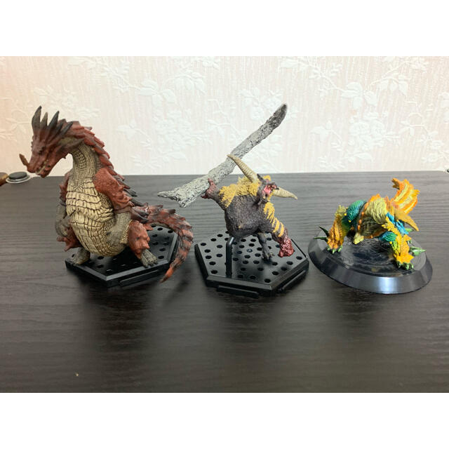 CAPCOM(カプコン)の[モンハン] ラオシャンロン、ラージャン、ジンオウガフィギュアセット エンタメ/ホビーのフィギュア(ゲームキャラクター)の商品写真