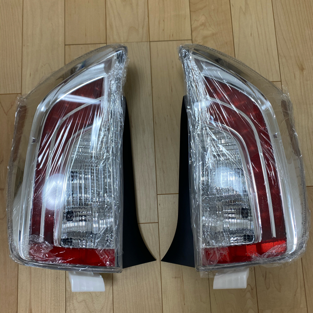 午前12時前のご注文は当日発送 新品 50プリウス USテール 左右セット