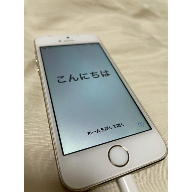 Apple(アップル)のiPhone5s ゴールド　32G スマホ/家電/カメラのスマートフォン/携帯電話(スマートフォン本体)の商品写真