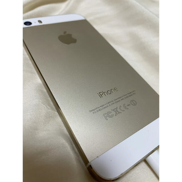 Apple(アップル)のiPhone5s ゴールド　32G スマホ/家電/カメラのスマートフォン/携帯電話(スマートフォン本体)の商品写真