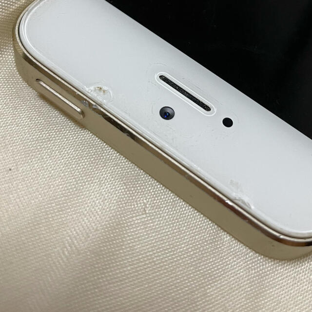 Apple(アップル)のiPhone5s ゴールド　32G スマホ/家電/カメラのスマートフォン/携帯電話(スマートフォン本体)の商品写真