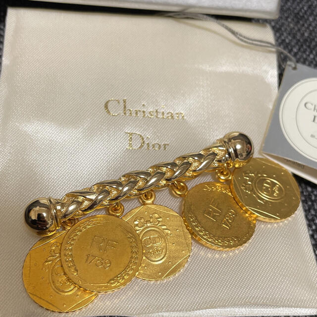 Christian Dior(クリスチャンディオール)のChristian Dior ブローチ 5連メダル レディースのアクセサリー(ブローチ/コサージュ)の商品写真