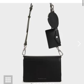 チャールズアンドキース(Charles and Keith)のチャールズアンドキース　ボディバッグ　ショルダーバッグ(ボディバッグ/ウエストポーチ)