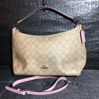 コーチ(COACH)の美品 COACH コーチ ショルダーバッグ シグネチャー(ショルダーバッグ)