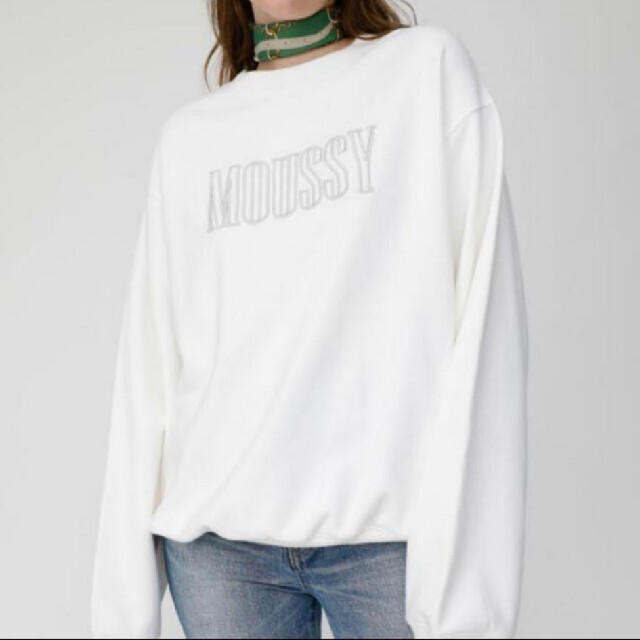 moussy(マウジー)のmoussy マウジー ロゴプリント トレーナー 白 レディースのトップス(トレーナー/スウェット)の商品写真