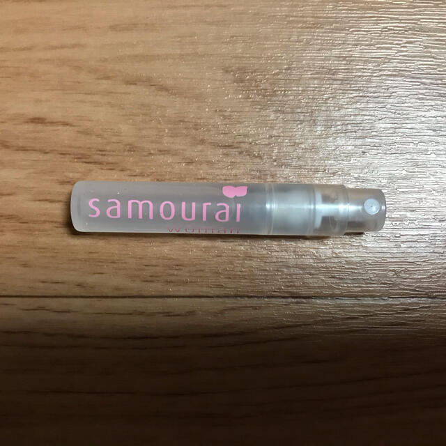 SAMOURAI(サムライ)のサムライウーマン　01  オーデトワレ　1.6ml コスメ/美容の香水(香水(女性用))の商品写真