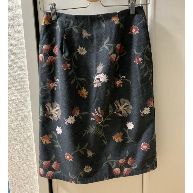 キリム調　タイトスカート 花柄スカート レディースのスカート(ひざ丈スカート)の商品写真