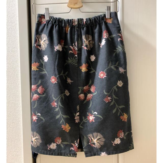 キリム調　タイトスカート 花柄スカート レディースのスカート(ひざ丈スカート)の商品写真