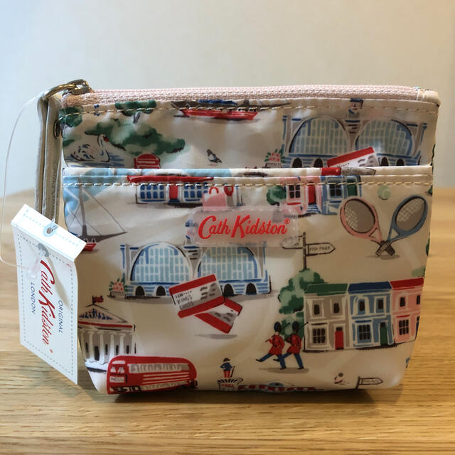 Cath Kidston(キャスキッドソン)のキャスキッドソン★ティシュ入れ付きポーチ レディースのファッション小物(ポーチ)の商品写真