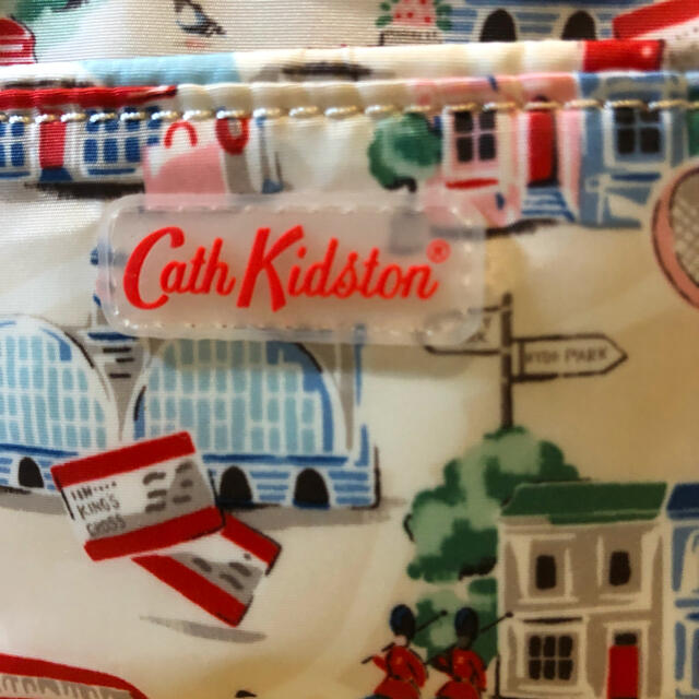 Cath Kidston(キャスキッドソン)のキャスキッドソン★ティシュ入れ付きポーチ レディースのファッション小物(ポーチ)の商品写真