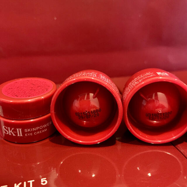 SK-II(エスケーツー)の2020年新製品1個2.5g SK-II エスケーツースキンパワーアイクリーム コスメ/美容のスキンケア/基礎化粧品(アイケア/アイクリーム)の商品写真