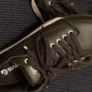 グラビス(gravis)のグラビススニーカー【美品.人気BLACK】(スニーカー)