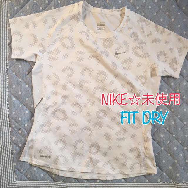 NIKE(ナイキ)の未使用☆ナイキ ドライフィット③ジムウエア、ランニングウエア、トレーニングウエア レディースのトップス(Tシャツ(半袖/袖なし))の商品写真