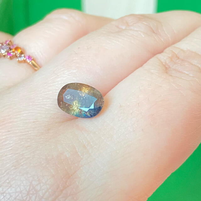 希少石　ティントブルー　アキシナイト　2.75ct レアカラー