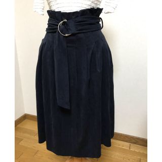 ザラ(ZARA)の【新品・未使用】ZARAフェイクスエードスカート黒(ひざ丈スカート)