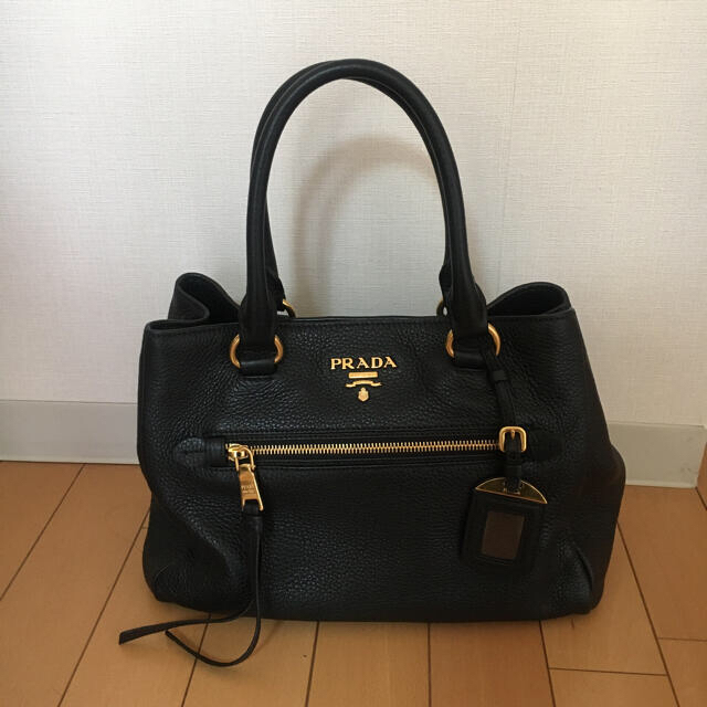 レディース美品　PRADA レザーバッグ