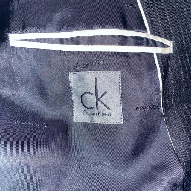 ck Calvin Klein(シーケーカルバンクライン)の【CK カルバン・クライン】ストライプスーツ ブラック メンズのスーツ(セットアップ)の商品写真