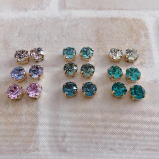 スワロフスキー(SWAROVSKI)の色見本でございます。、(その他)