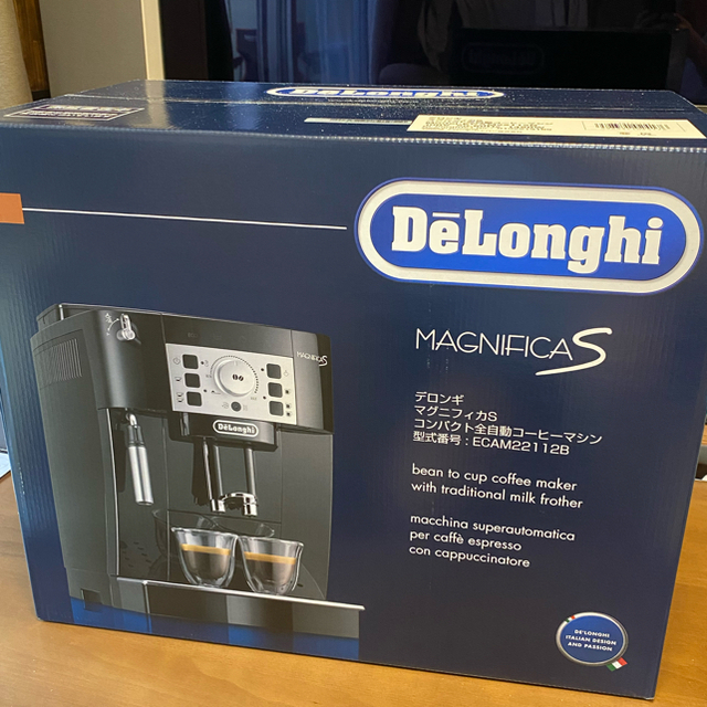 DeLonghi(デロンギ)の【新品未開封】 デロンギ コーヒーメーカー マグニフィカS ECAM22112B スマホ/家電/カメラの調理家電(コーヒーメーカー)の商品写真