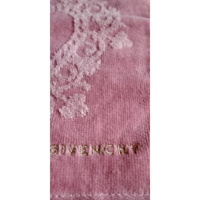 GIVENCHY(ジバンシィ)のジパンシー　ピンクのタオルハンカチ レディースのファッション小物(ハンカチ)の商品写真