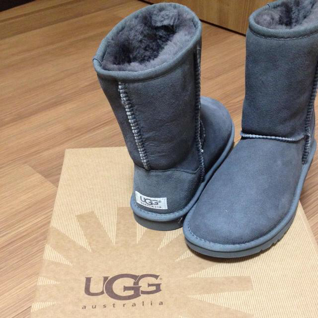 UGG(アグ)の値下げ＊ugg＊クラシックショート＊新品 レディースの靴/シューズ(ブーツ)の商品写真