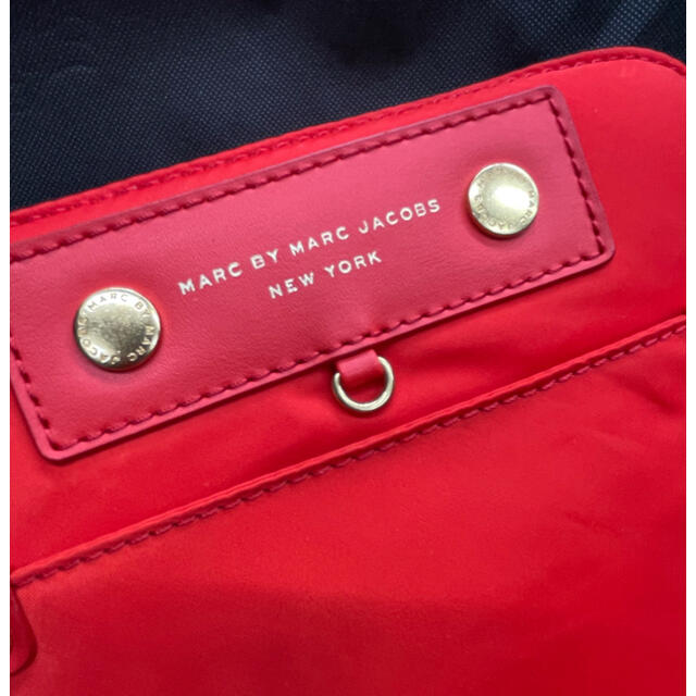 MARC BY MARC JACOBS(マークバイマークジェイコブス)の未使用★ MARC BY MARC JACOBSマークジェイコブス★ポーチ赤 レディースのファッション小物(ポーチ)の商品写真