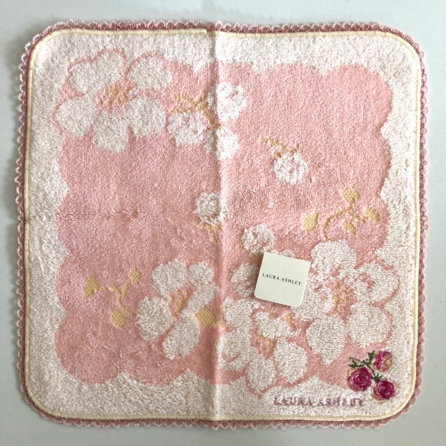 〈LIBERTY〉〈LAURA ASHLEY〉新品◆タオルハンカチ2枚組タグ付 レディースのファッション小物(ハンカチ)の商品写真