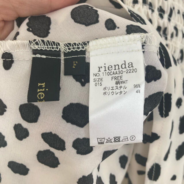 rienda(リエンダ)のriendaダルメシアン柄　ペプラムトップス👚【中古】 レディースのトップス(シャツ/ブラウス(長袖/七分))の商品写真