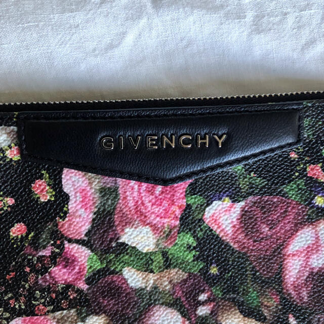 GIVENCHY(ジバンシィ)のジバンシー  GIVENCHY  クラッチ　ANTIGONA フローラル　 レディースのバッグ(クラッチバッグ)の商品写真