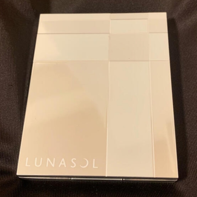 LUNASOL(ルナソル)のシヲ様専用   LUNASOL  コントラスティング カラーアイズ コスメ/美容のベースメイク/化粧品(アイシャドウ)の商品写真