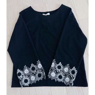 グローブ(grove)の袖フラワー刺繍カットソー(カットソー(長袖/七分))