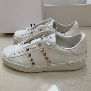 VALENTINO   valentino / ロックスタッズアンタイトルド スニーカーの