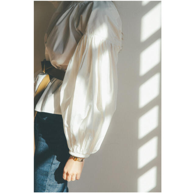 STUDIOUS(ステュディオス)のCLANE クラネ　VOLUME PUFF SMOCK TOPS 新品！ レディースのトップス(シャツ/ブラウス(長袖/七分))の商品写真