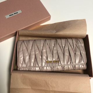 ミュウミュウ(miumiu)の【 美品！ 】MIUMIU  長財布 (財布)