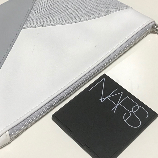 NARS(ナーズ)のＮＡＲＳ　非売品　ミラー レディースのファッション小物(ミラー)の商品写真