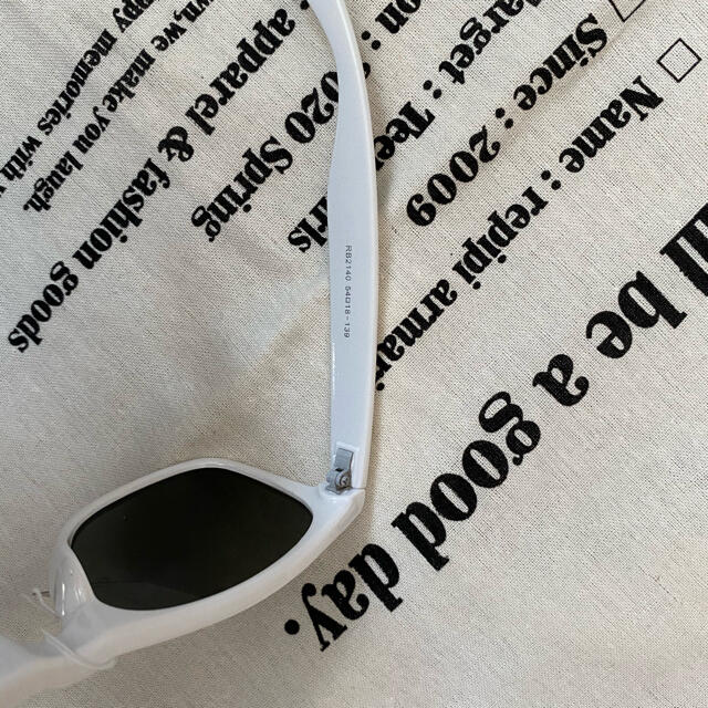 Ray-Ban(レイバン)のRB2140 レイバン　rayban サングラス　ウェイファーラー　白 メンズのファッション小物(サングラス/メガネ)の商品写真