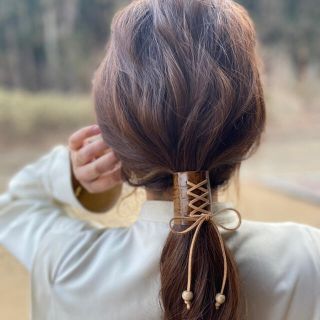 編み上げレザーポニーフック  ヘアアクセサリー　ハンドメイド(ヘアアクセサリー)