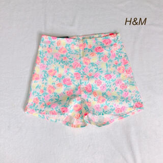 エイチアンドエム(H&M)の花柄 ショートパンツ　新品　H&M(ショートパンツ)