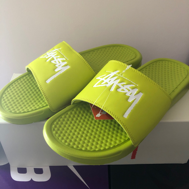 NIKE(ナイキ)のNIKE BENASSI / STUSSY 28cm YELLOW べナッシ メンズの靴/シューズ(サンダル)の商品写真