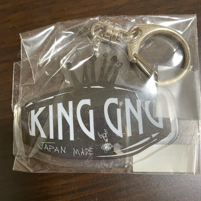 King gnu  キーホルダー　CEREMONY エンタメ/ホビーのタレントグッズ(ミュージシャン)の商品写真