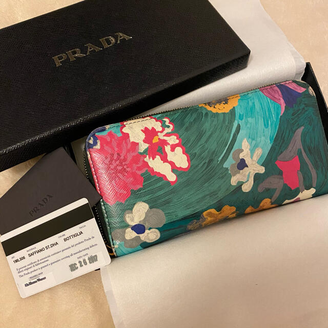PRADA の通販 by m.'s shop|プラダならラクマ - 大幅値下げ!
大幅値下げ PRADA 長財布 お得大人気
PRADA 長財布 お得大人気
