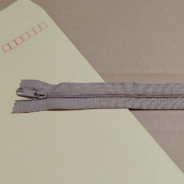 濃いベージュ色のファスナー 16cm×10本 ハンドメイドの素材/材料(各種パーツ)の商品写真