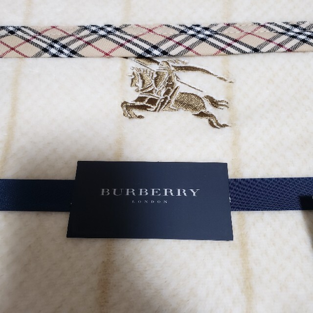 BURBERRY(バーバリー)の【新品未使用】BURBERRY　綿毛布 インテリア/住まい/日用品の寝具(毛布)の商品写真