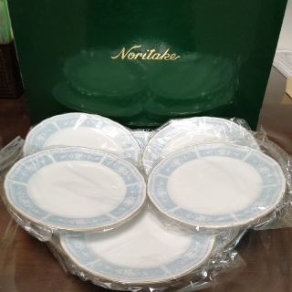 ノリタケ(Noritake)の（未使用）ノリタケ　レースウッドゴールド　パーティーセットお皿合計5枚（送料込）(食器)