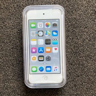 アイポッドタッチ(iPod touch)の【新品未開封】iPod touch 第6世代  [32GB シルバー](ポータブルプレーヤー)