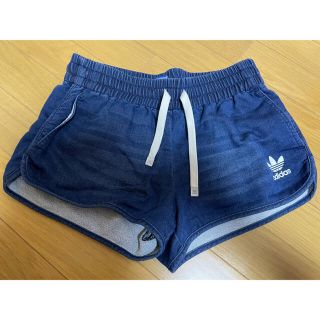 アディダス(adidas)のadidas レディース　デニム生地　ショートパンツ(ショートパンツ)