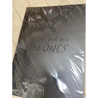 ブイシックス(V6)のV6 LIVE TOUR 2017 The ONES パンフレット(アイドルグッズ)