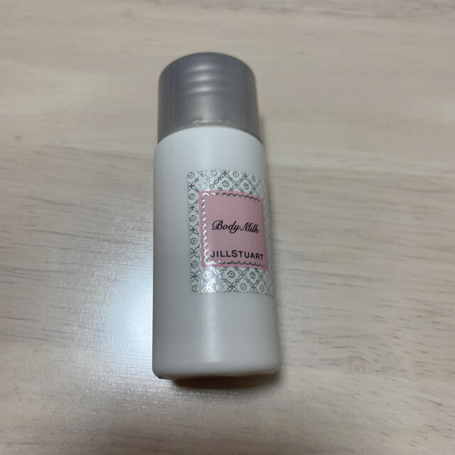 Jillstuart ジルスチュアート リラックス ボディミルク 30mlの通販 By まい 5 5まで多少の値下げ交渉可能 S Shop ジルスチュアートならラクマ